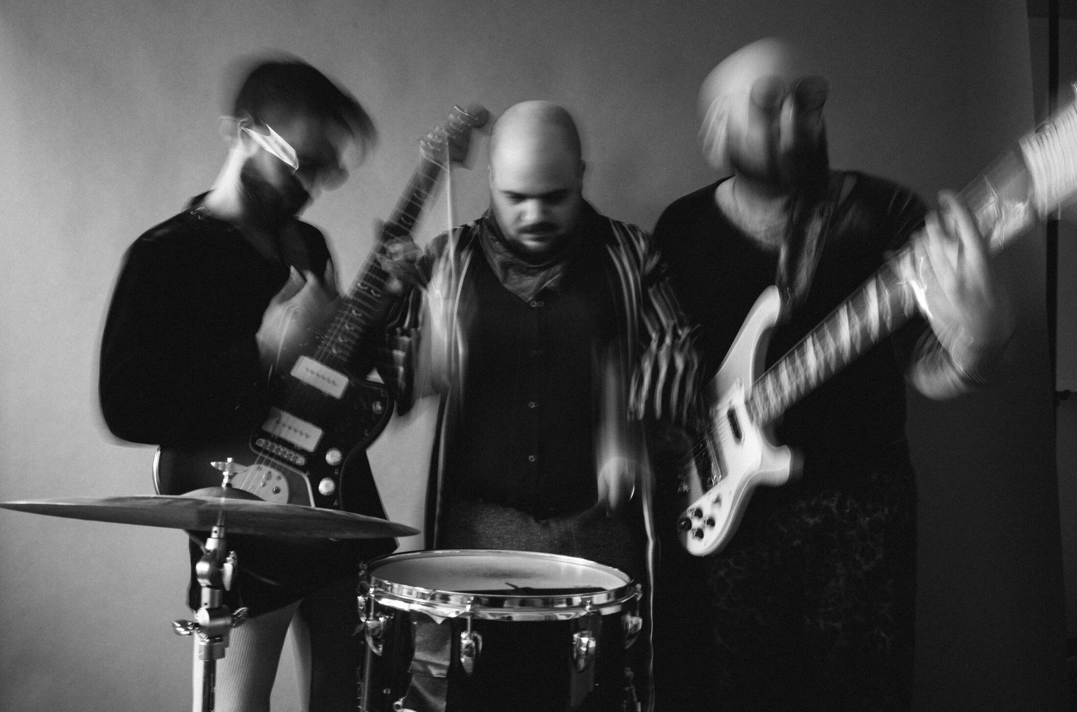 KADAWA in motion, black and white